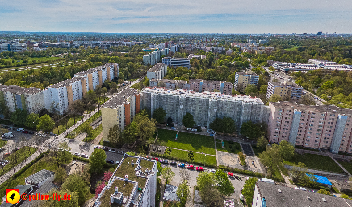 04.05.2023 - Luftbilder von der Fassadensanierung an der Kurt-Eisner-Straße in Neuperlach
